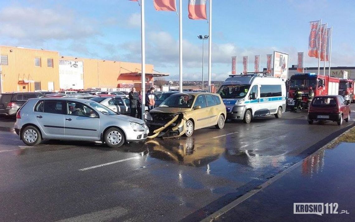 Miejsce Piastowe: Stłuczka na parkingu OBI