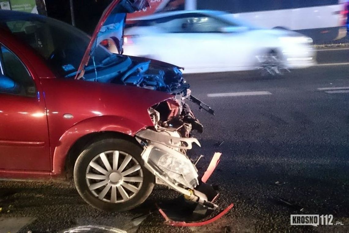 MIEJSCE PIASTOWE: Zderzenie Citroena i Audi przy wyjeździe z OBI