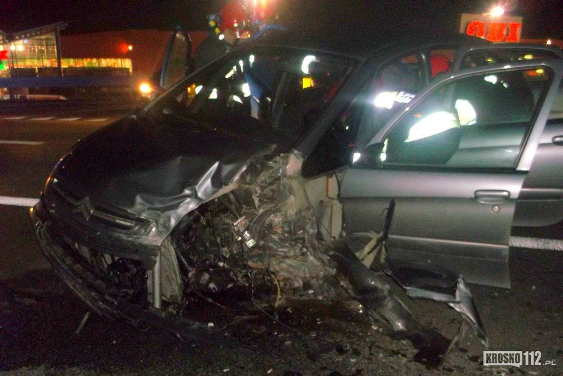 MIEJSCE PIASTOWE: Zderzenie citroenów i volkswagena. Dwie kobiety ranne