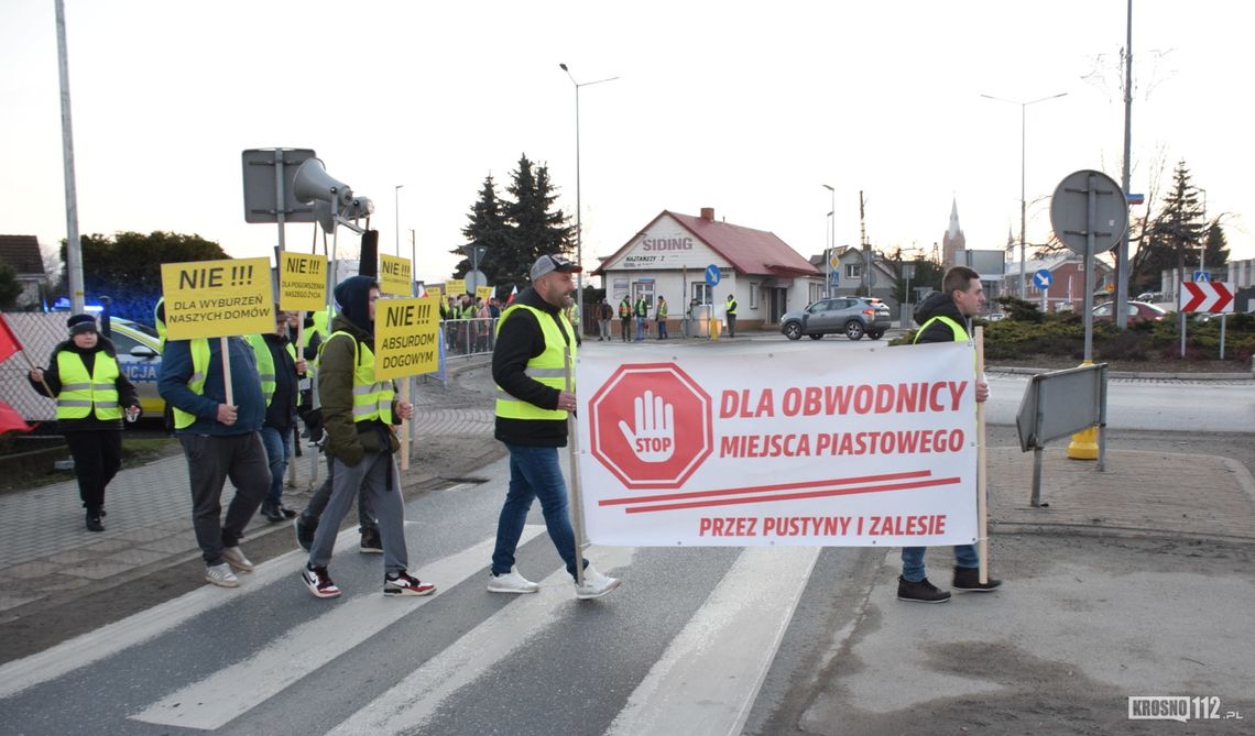 Mieszkańcy nie godzą się na obwodnicę Miejsca Piastowego przebiegającą przez Zalesie Mieszkańcy nie godzą się na obwodnicę Miejsca Piastowego przebiegającą przez Zalesie