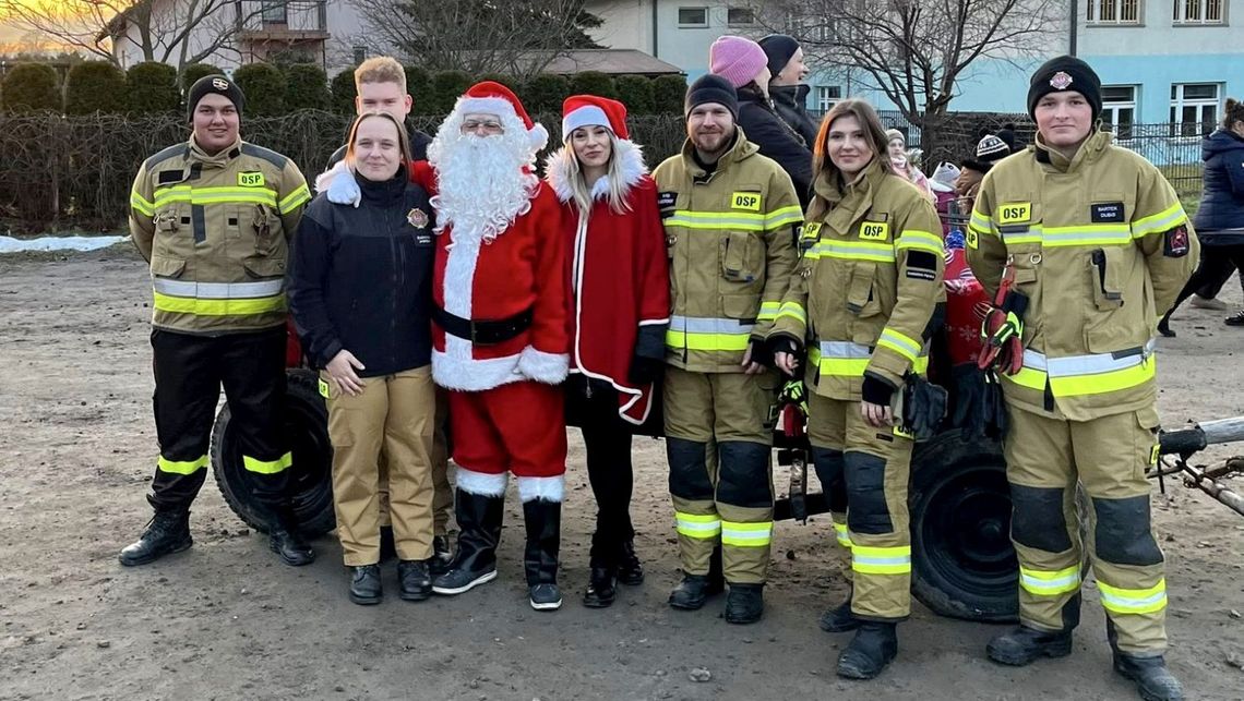Mikołaj odwiedził Świerzową Polską! Radość i prezenty dla najmłodszych