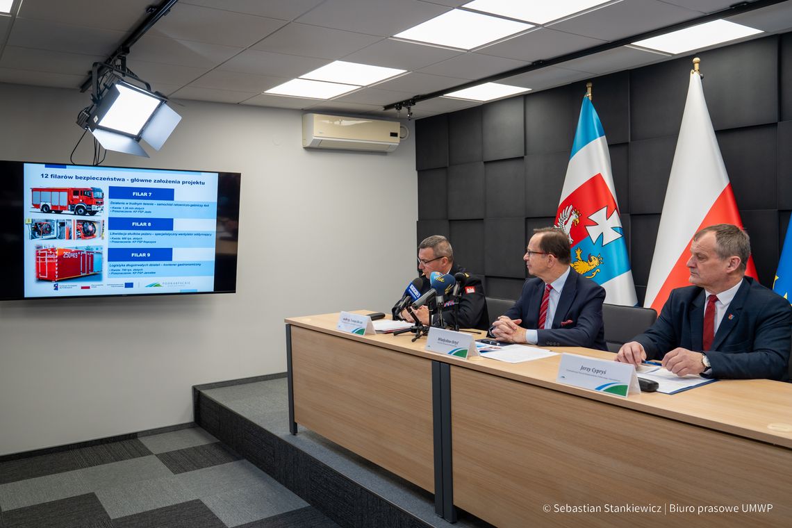 Miliony na wsparcie systemu pożarniczo-gaśniczego na Podkarpaciu. Będzie nowy wóz dla Krosna