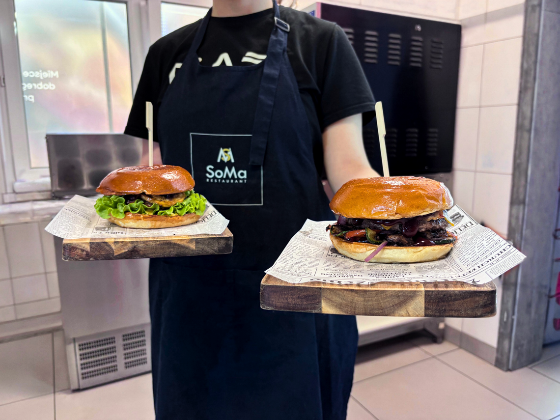 Młodzi właściciele postawili na burgery i własny klimat. SoMa Restaurant rozwija się w Klimkówce Młodzi właściciele postawili na burgery i własny klimat. SoMa Restaurant rozwija się w Klimkówce