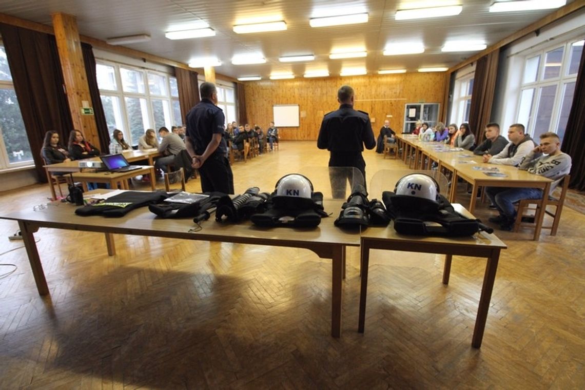 Młodzież odwiedziła Komendę Miejską Policji w Krośnie