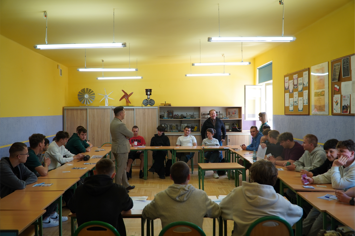 Młodzież z Jedlicza uczyła się samorządu w praktyce. Symulacja obrad jako lekcja dialogu