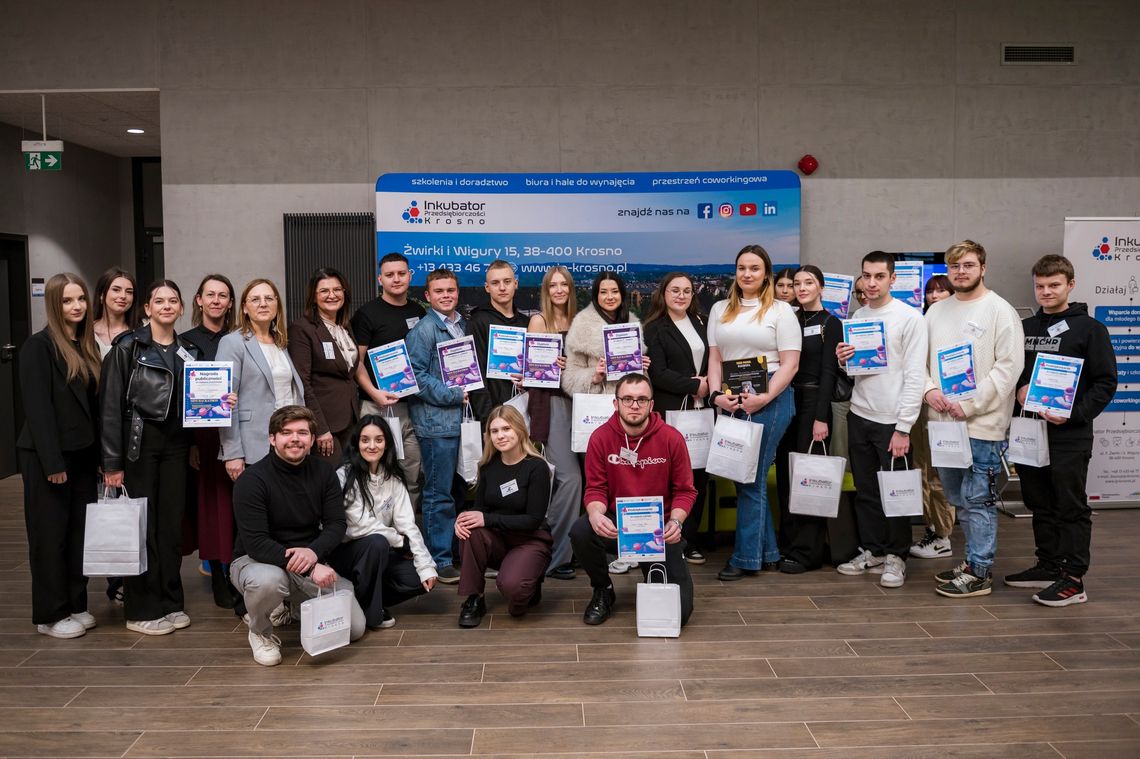 Młodzież z krośnieńskiego Mechanika najlepsza na Mini-Hackathonie