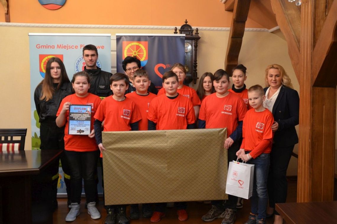 Młodzieżowa Drużyna Pożarnicza OSP Wrocanka zwycięzcą konkursu na śnieżną rzeźbę