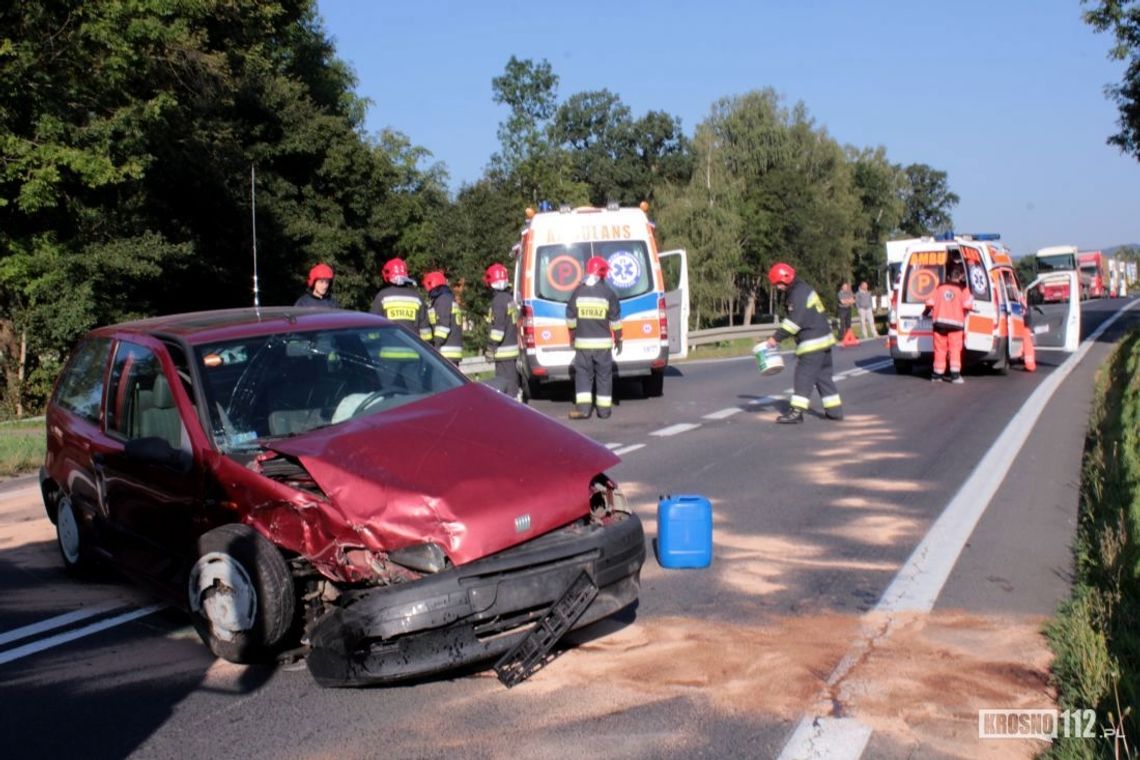 MODERÓWKA: Zderzenie trzech samochodów. DK28 zablokowana