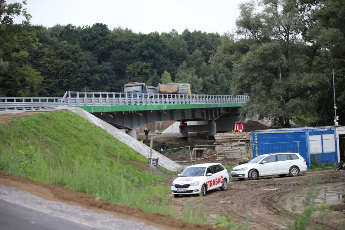 Most nad Jasiołką przeszedł próby obciążeniowe. Zakończenie inwestycji w październiku