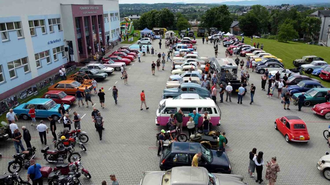 Motoryzacyjna pasja, edukacja i styl – relacja z Akademickiego Zlotu „Vintage Vibes”