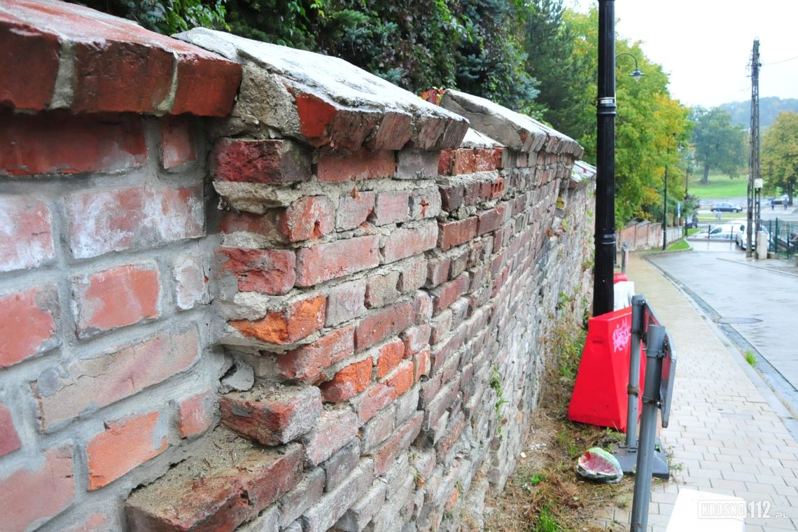 Mur franciszkański jednak nie będzie remontowany w tym roku. Wykonawca odstąpił od umowy