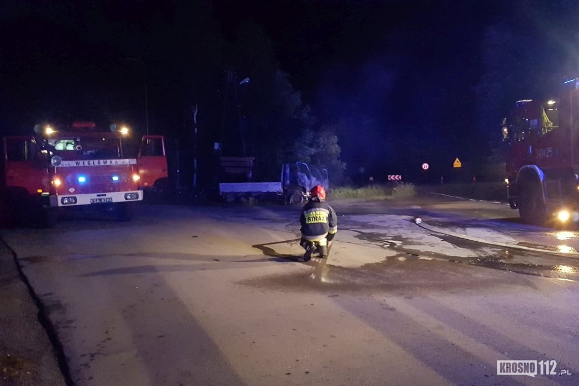Na skrzyżowaniu w Węglówce spłonął samochód
