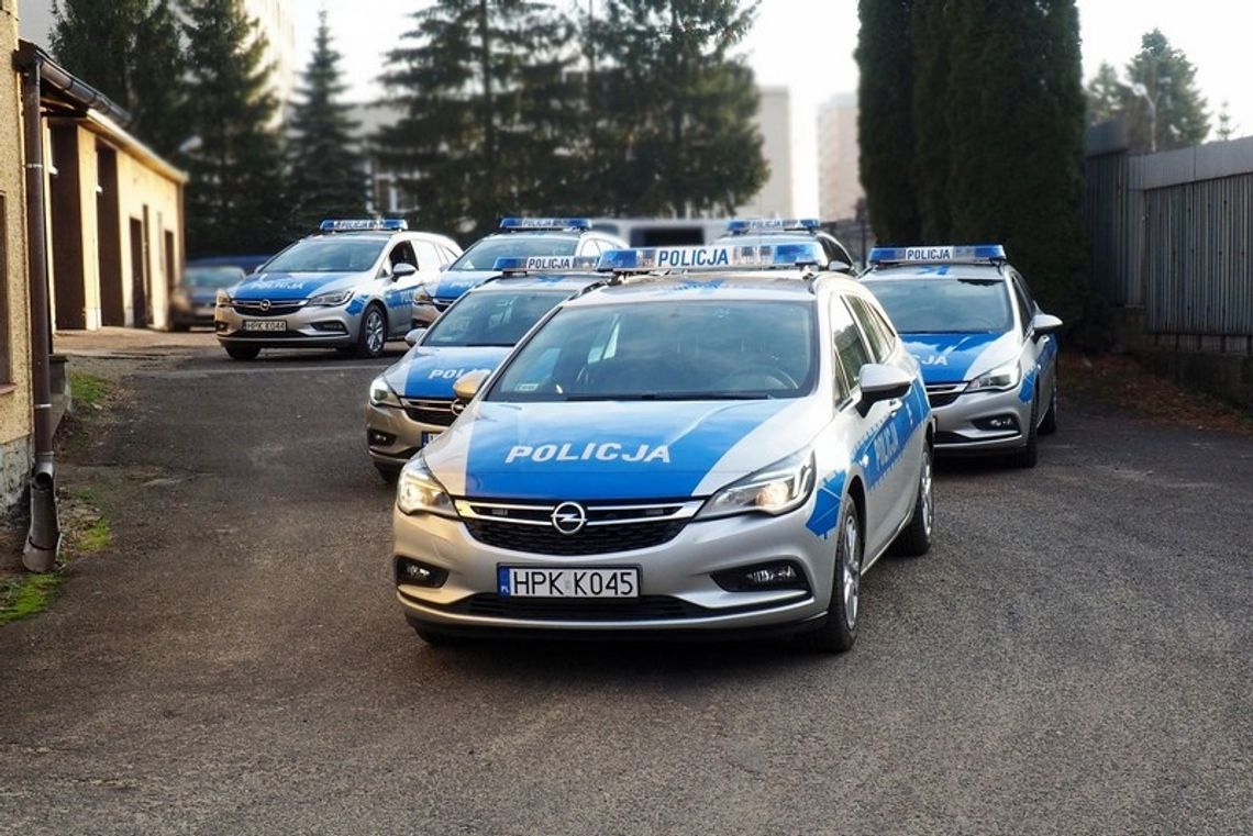 Na widok policji rzucili się do ucieczki. Przy okazji pościgu za 22-latkiem zatrzymano nastolatków