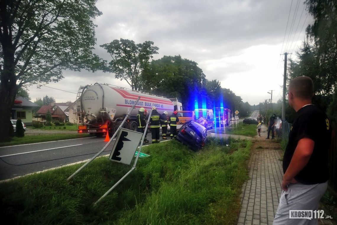 NADOLE: Samochodem wjechał w betonowy mostek