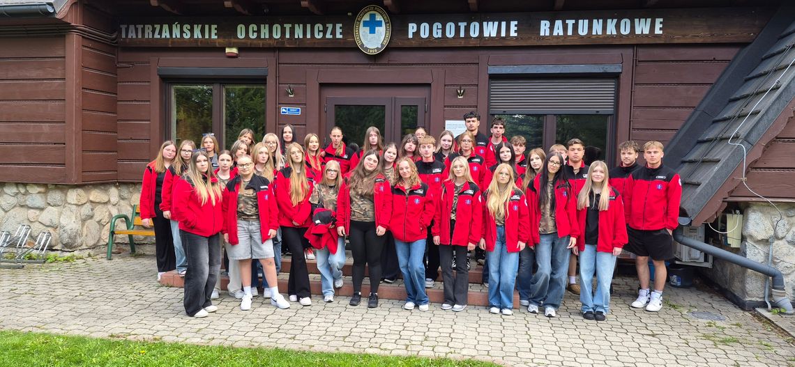 Naftówka w Zakopanem. Uczniowie klasy ratowniczo-obronnej sprawdzili umiejętności w praktyce Naftówka w Zakopanem. Uczniowie klasy ratowniczo-obronnej sprawdzili umiejętności w praktyce