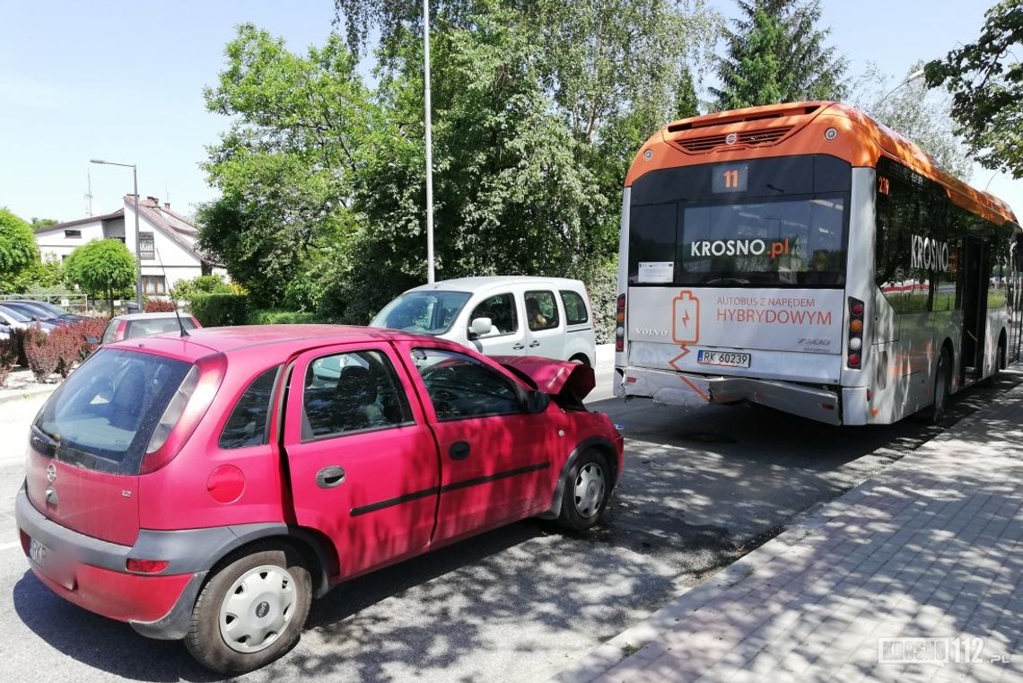 Najechał na tył nowego autobusu MKS