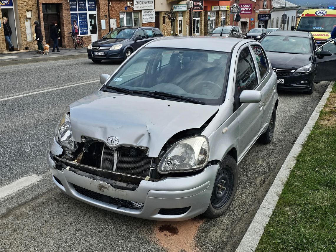 Najechanie na Rynku w Rymanowie. Pomocy wymagał 7-letni pasażer