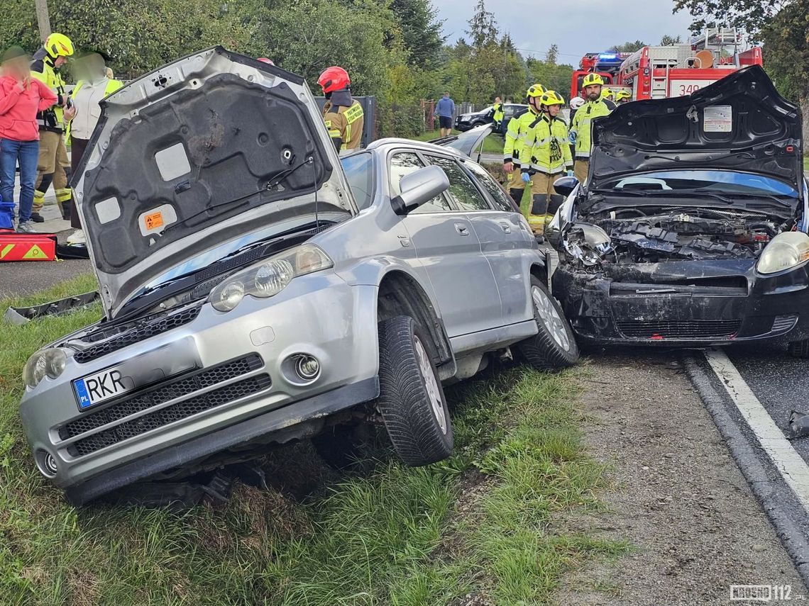 Najechanie na tył w Posadzie Górnej. 10-letnie dziecko wymagało pomocy medyków