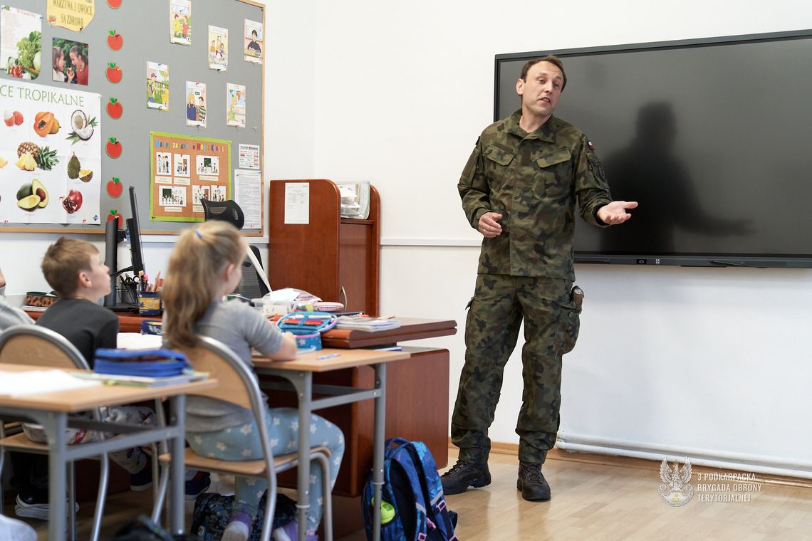 Nauczyciele w mundurach 3 PBOT. Łączą pracę w szkole ze służbą wojskową