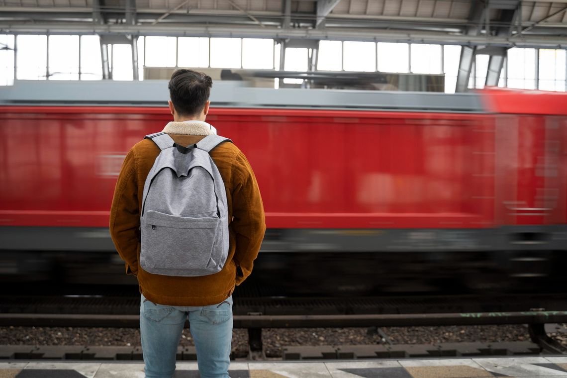 Nie tylko emeryci i uczniowie – kto dziś naprawdę wybiera pociągi Regio?