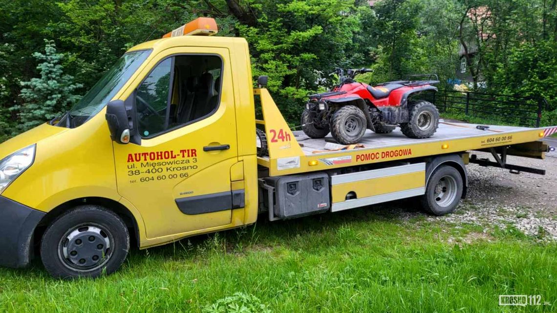 Niespokojny weekend w Lubatowej. Wypadek dzieci na hulajnodze, kolizja quada