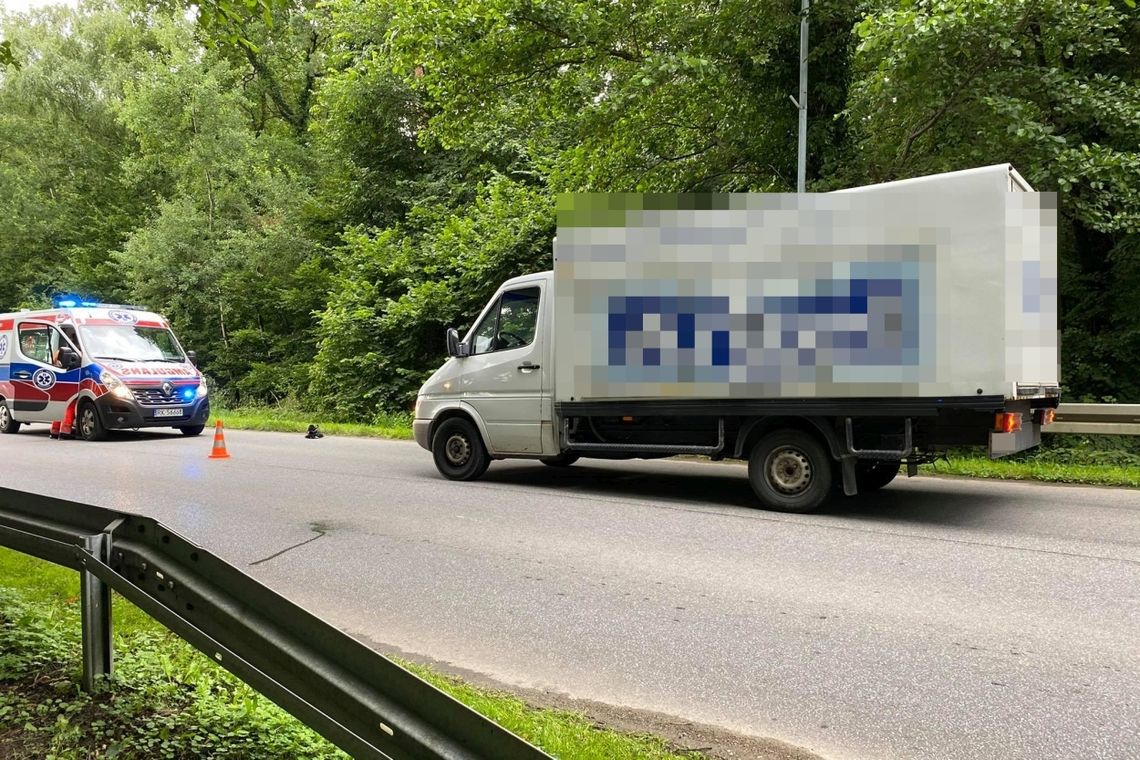 Nieszczęśliwy wypadek w Potoku. 9-latkę potrącił dostawczy mercedes