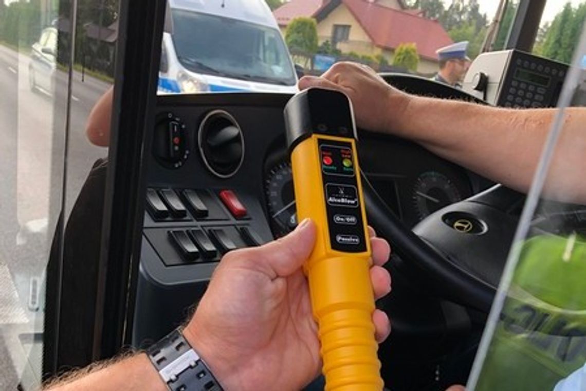 Nietrzeźwy 51-letni kierowca autobusu, chciał zawieźć uczniów na wycieczkę