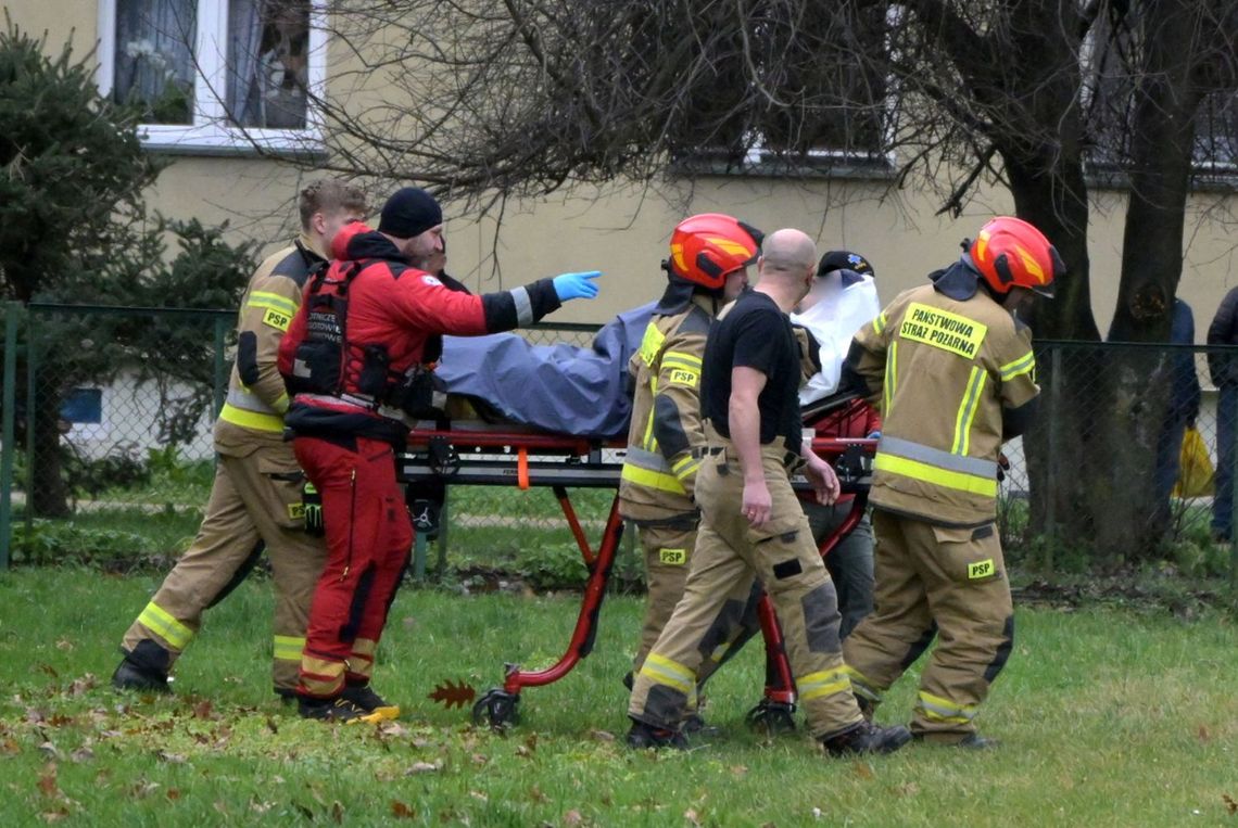 „Nigdy nie wiesz, co czeka za drzwiami”. Dramat w Sanoku przypomina o ryzyku, jakie niesie służba