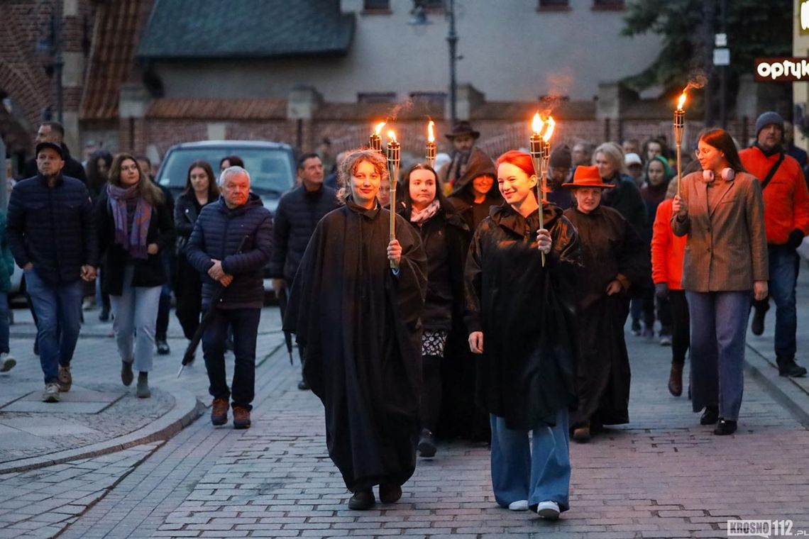 Noc Muzeów 2025 w Krośnie – kultura, sztuka i magia wieczoru. Zobaczcie zdjęcia