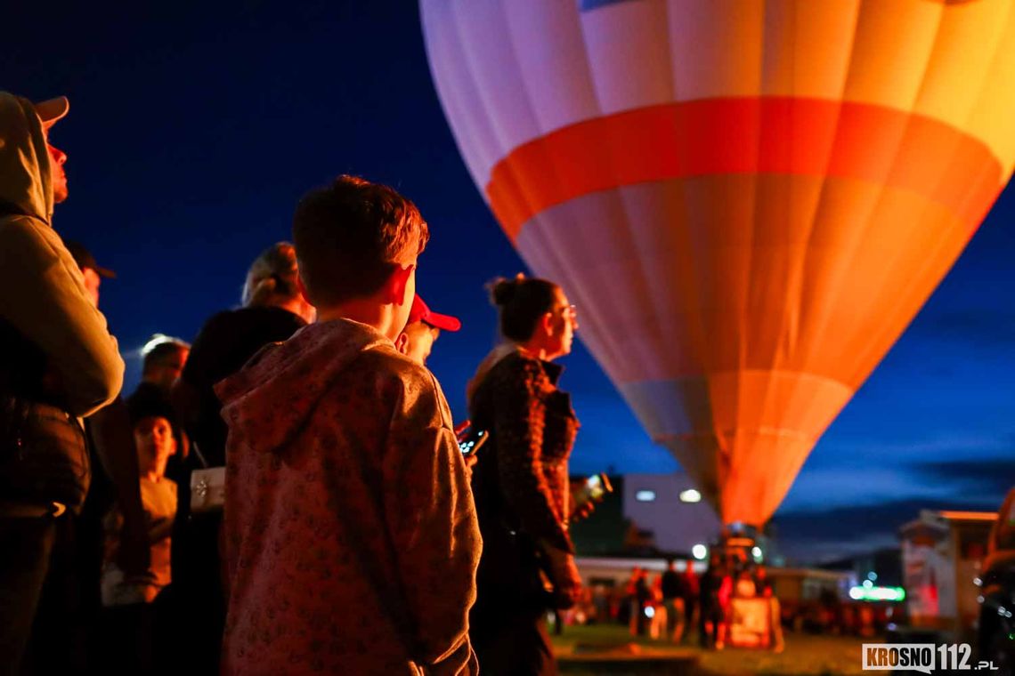 24. Górskie Zawody Balonowe. Nocny pokaz balonów