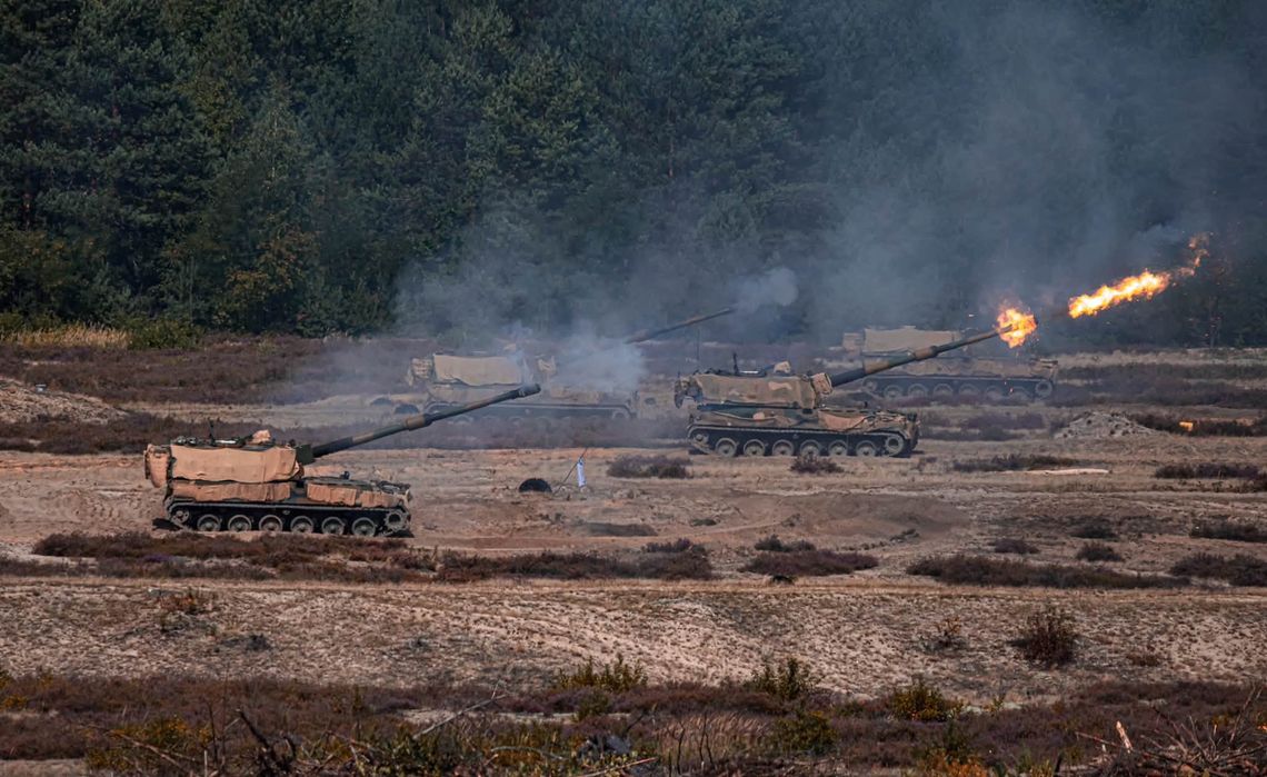 Nowa Dęba: Borsuki, Abramsy, F-16 i walka z dronami na oczach delegacji z ponad 20 państw Nowa Dęba: Borsuki, Abramsy, F-16 i walka z dronami na oczach delegacji z ponad 20 państw