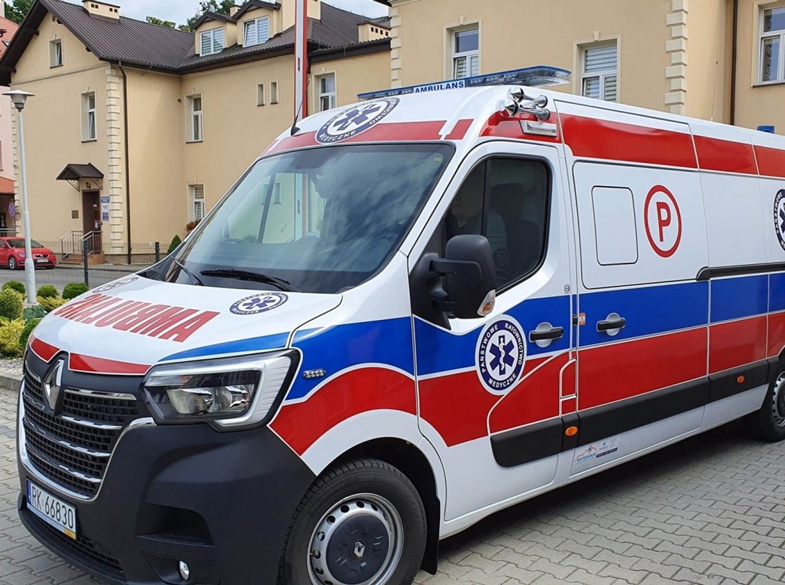 Nowa karetka w krośnieńskim pogotowiu. W zakupie pomogło Krosno Glass