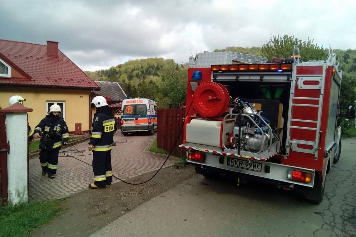 NOWA WIEŚ: Trudny dojazd strażaków do pożaru