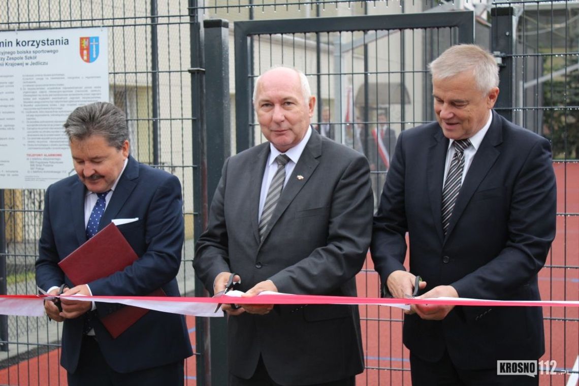 Nowe boisko przy Zespole Szkół w Jedliczu. Powiatowa Inauguracja Roku Szkolnego 2017/2018