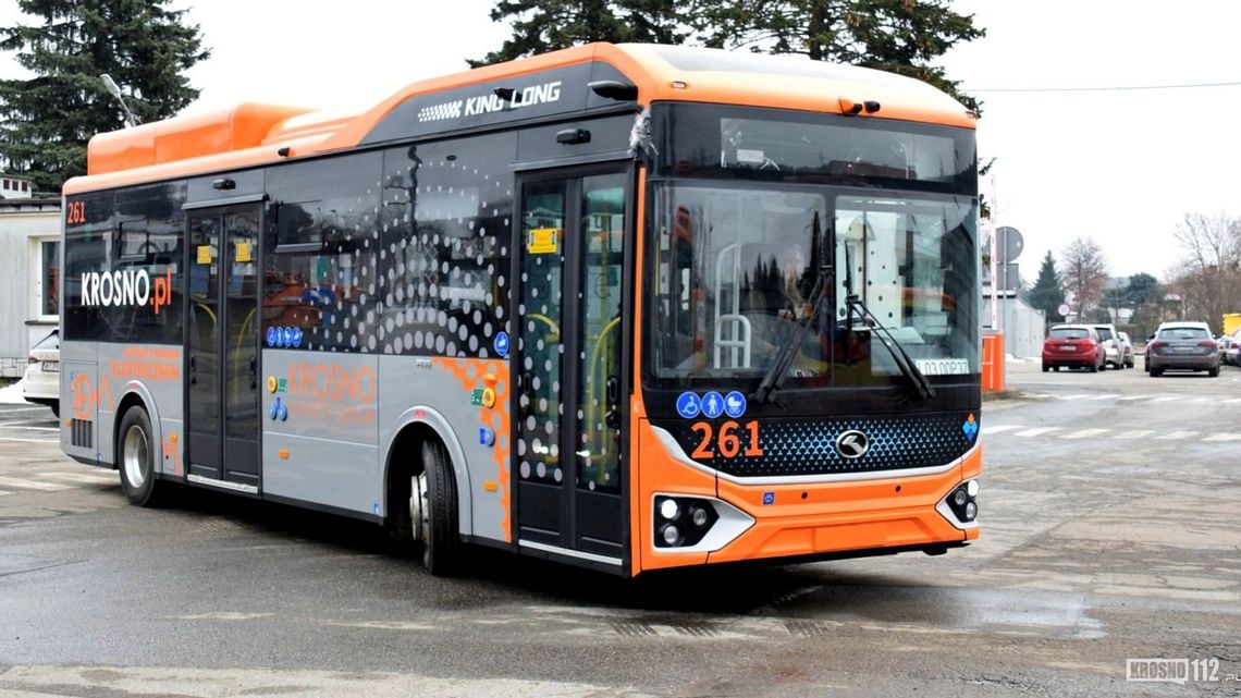 Nowe elektryki są już w bazie krośnieńskiej spółki komunikacyjnej [ZDJĘCIA]