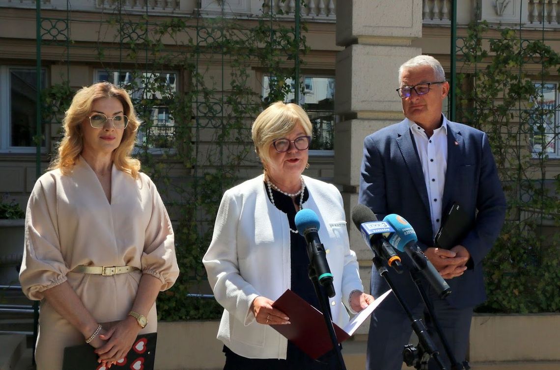 Nowe możliwości dla rodzin i seniorów. Wojewoda i posłowie o programach społecznych