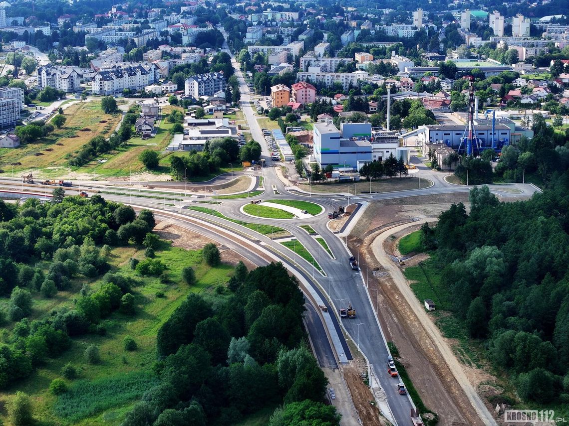 Nowe rondo na ul. Sikorskiego w Krośnie ma być wkrótce otwarte. Kierowców czekają zmiany