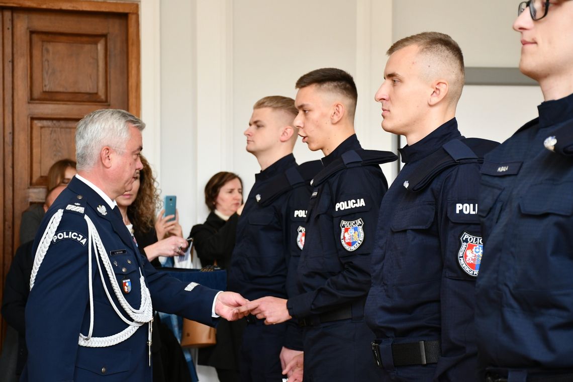 Nowi policjanci w szeregach podkarpackiej policji