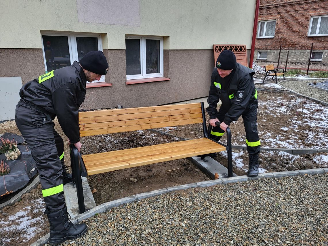 Nowoczesna i estetyczna przestrzeń przy Domu Ludowym w Łężanach