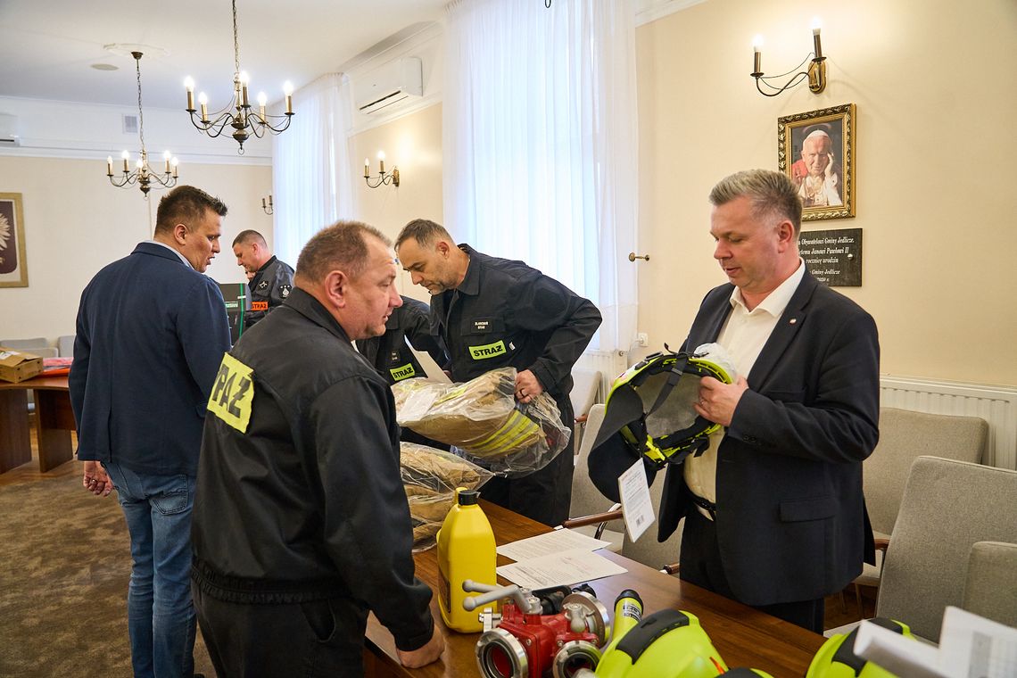 Nowy sprzęt dla jednostek OSP w Gminie Jedlicze za prawie 123 tys. zł