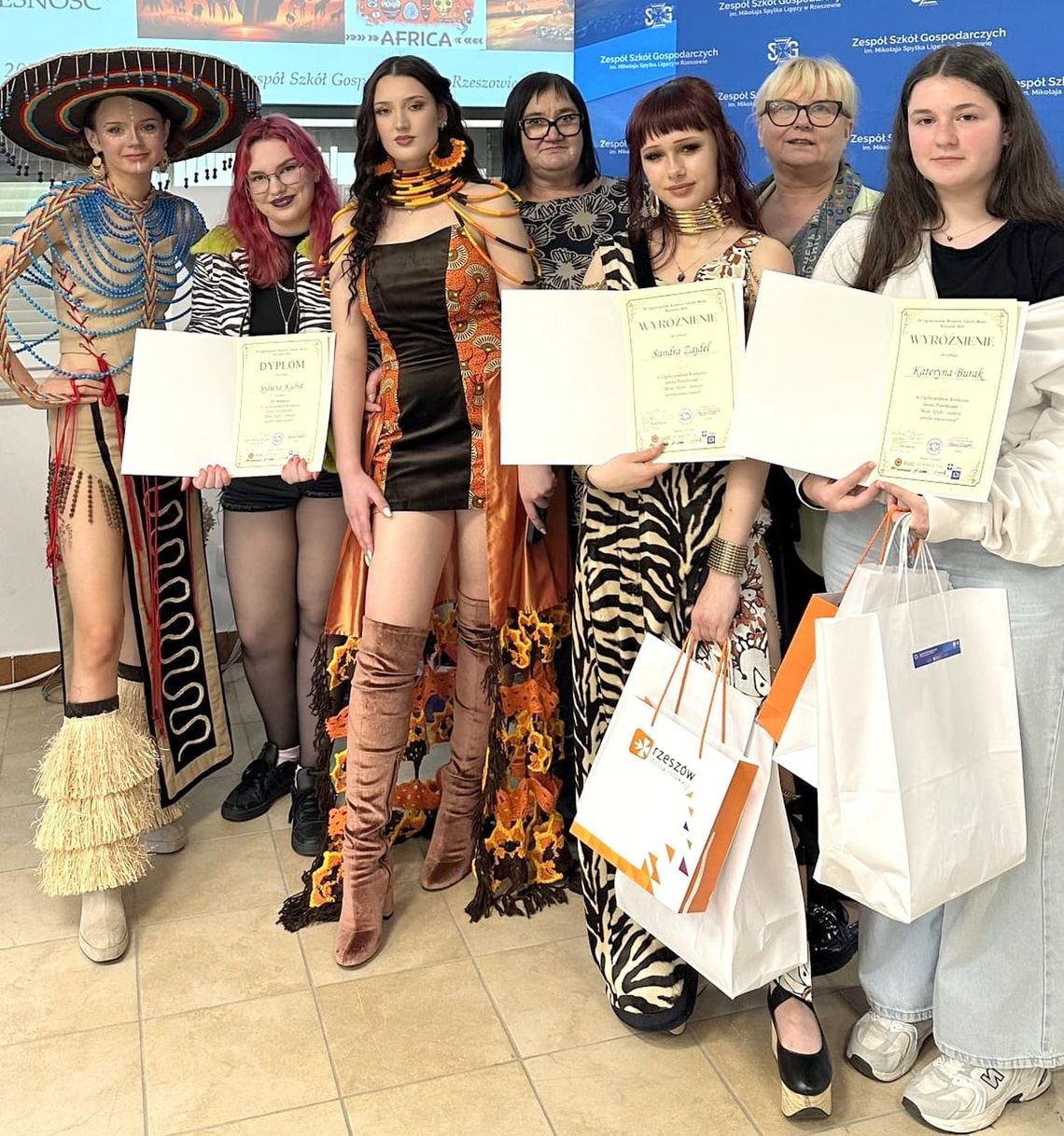 Od inspiracji Afryką po modowy sukces. Uczennice „Szczepanika” na podium ogólnopolskiego konkursu