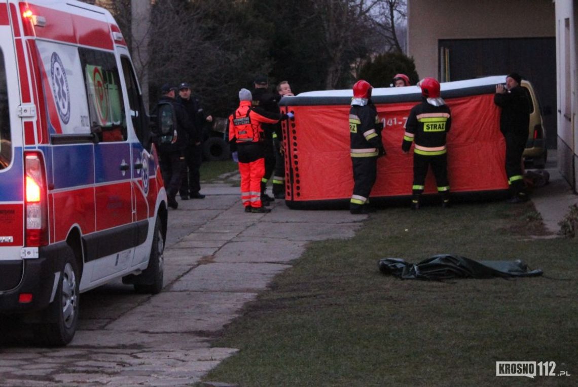 ODRZYKOŃ: Mężczyzna chciał skoczyć z dachu. Złapali go strażacy