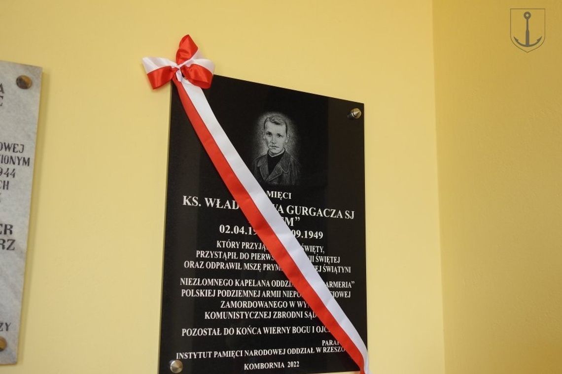 Odsłonięto i poświęcono tablice pamiątkowe w Komborni