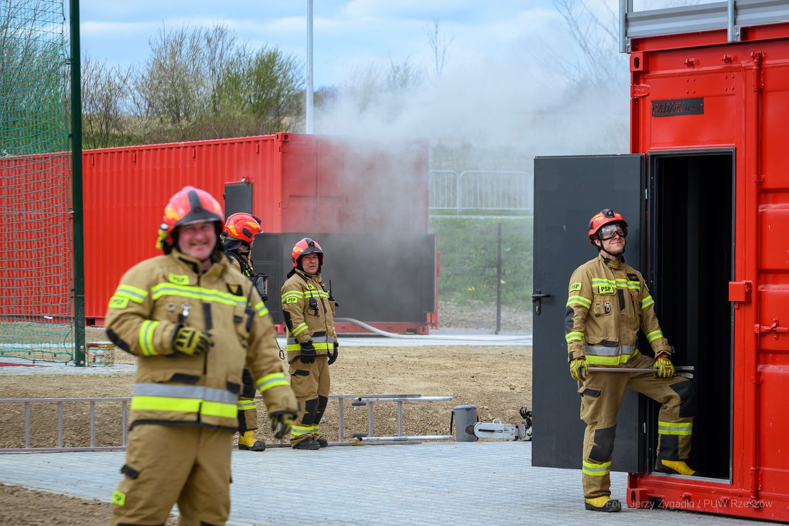 Ogień, adrenalina i nowa siedziba. Brzozowscy strażacy już korzystają z inwestycji za 24 mln zł