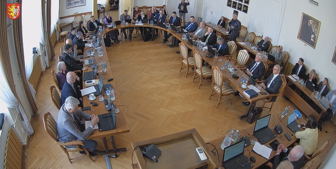 Opłata za odbiór śmieci. Podwyżka wciąż wraca na sesję. Radni są nieugięci