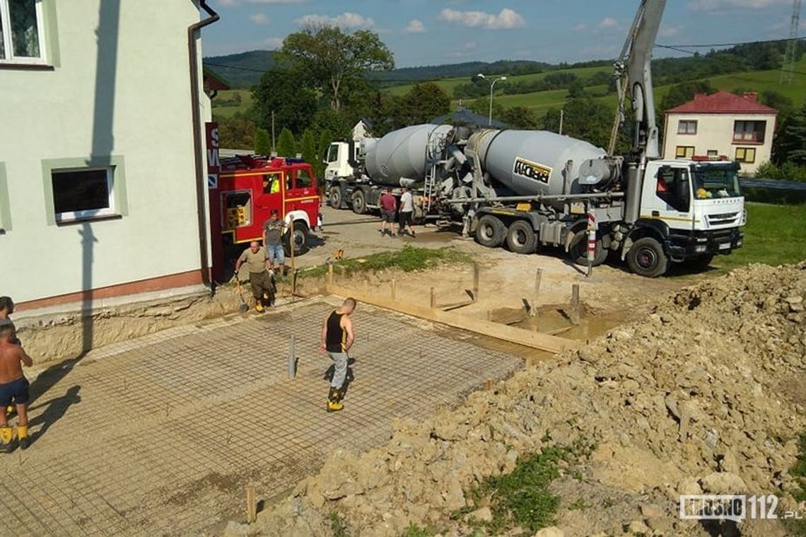OSP BARWINEK: Trwa rozbudowa remizy