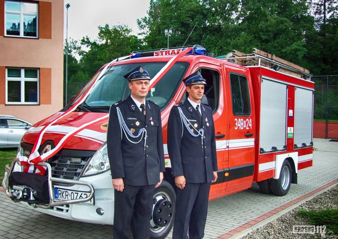 OSP Klimkówka: Uroczyste przekazanie nowego samochodu