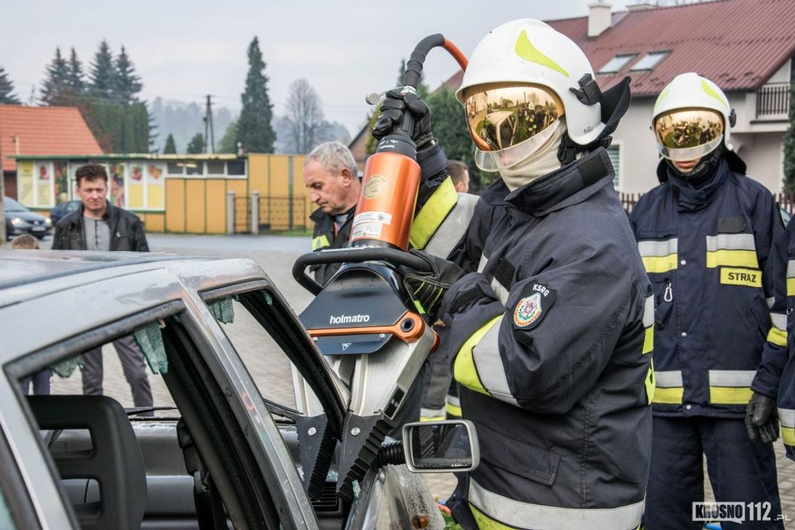OSP Krościenko Wyżne: Ćwiczenia z nowym sprzętem ratownictwa technicznego