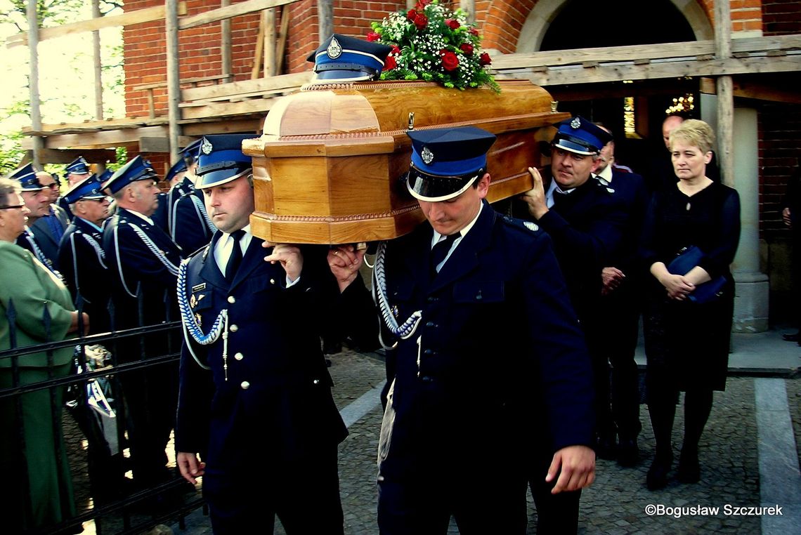 Ostatnie pożegnanie Prezesa OSP Miejsce Piastowe dh Kazimierza Węgrzyna