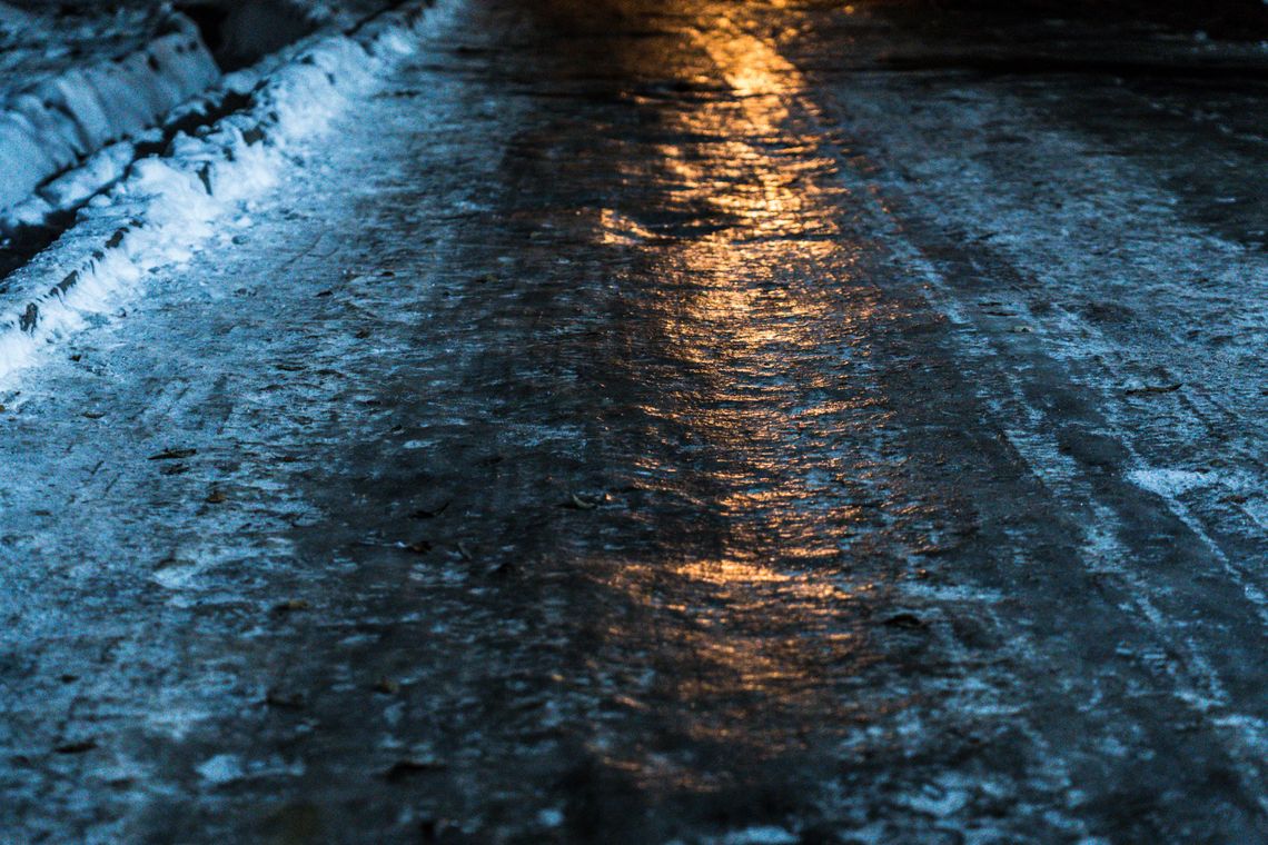 Ostrzeżenie METEO: Oblodzone jezdnie i chodniki